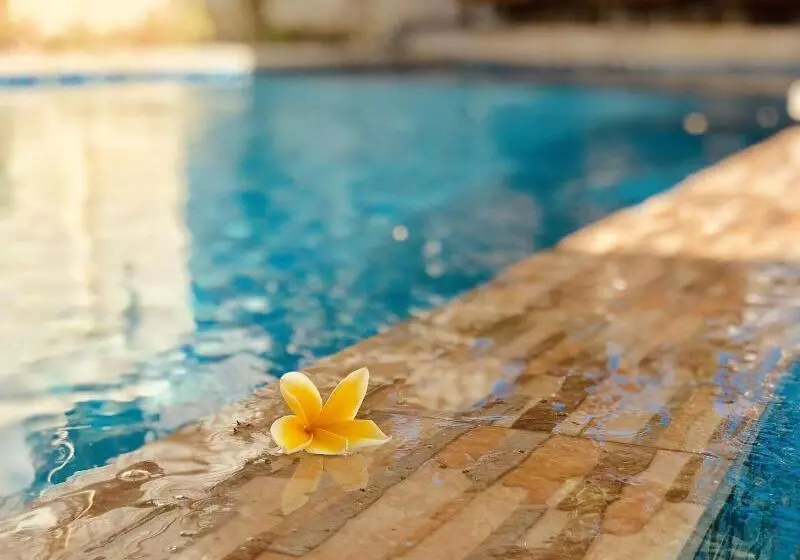 ホテル Familytel Bali