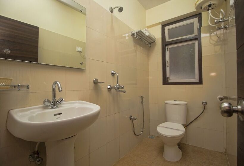 Hotel Greater Kailash The Palace By Oyo Rooms