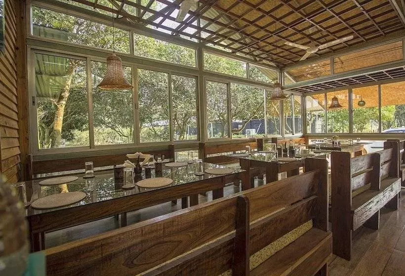 ホテル Resort Gorumara Nest By Oyo Rooms