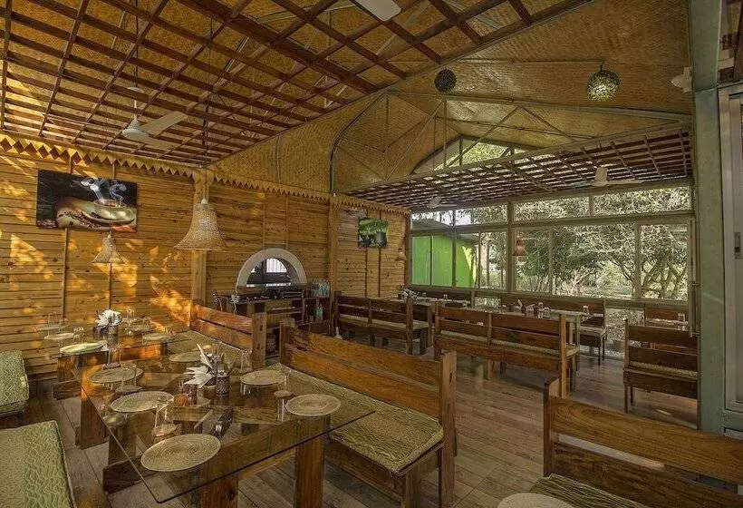 ホテル Resort Gorumara Nest By Oyo Rooms