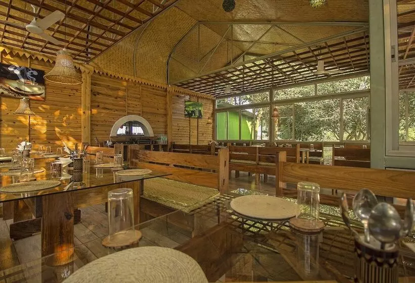 ホテル Resort Gorumara Nest By Oyo Rooms