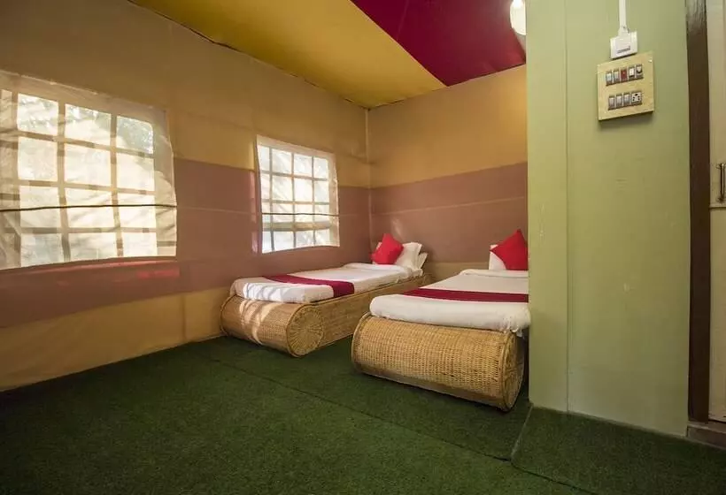 ホテル Resort Gorumara Nest By Oyo Rooms