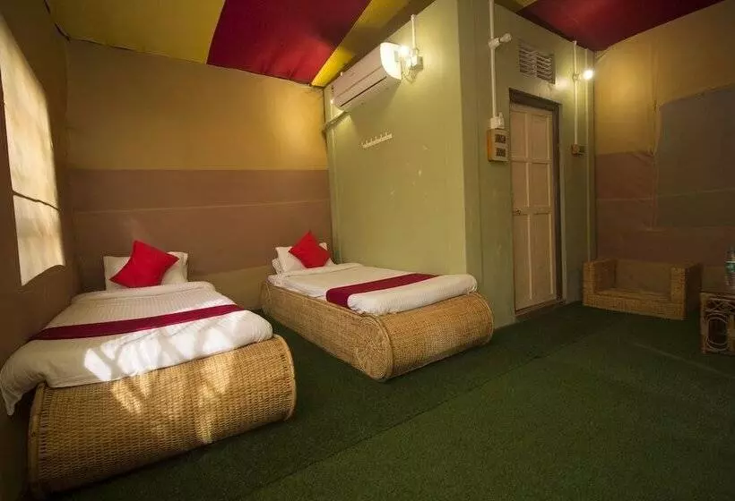 ホテル Resort Gorumara Nest By Oyo Rooms