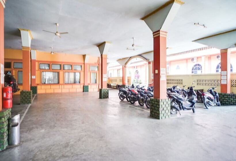 Отель Tresya Tanjung Balai By Oyo Rooms