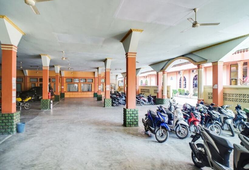 Отель Tresya Tanjung Balai By Oyo Rooms