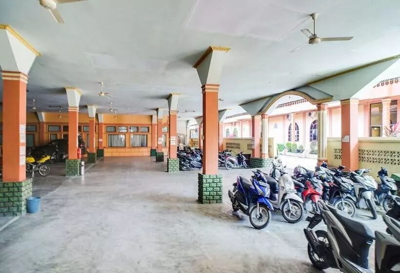 Hotelli Tresya Tanjung Balai By Oyo Rooms