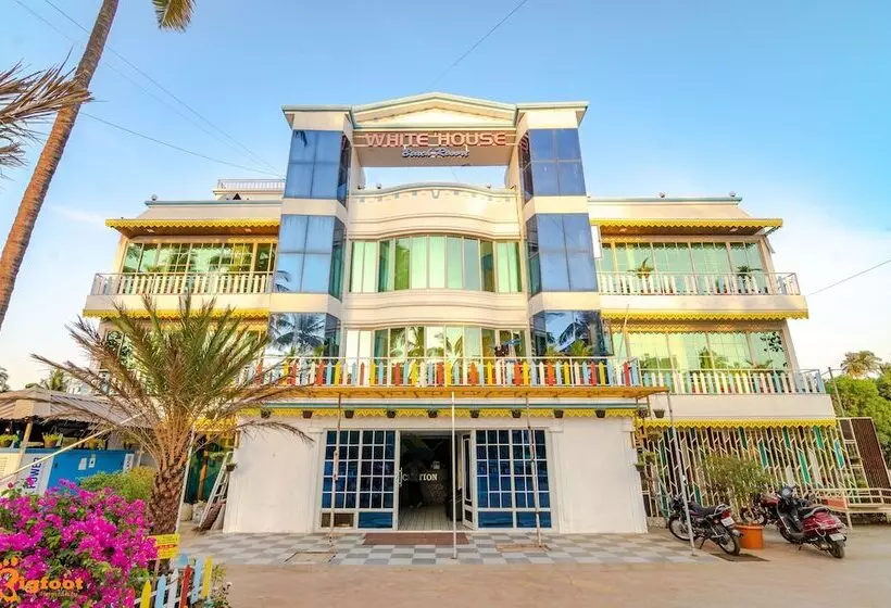 Hotelli White House Beach Resort, Nagaon