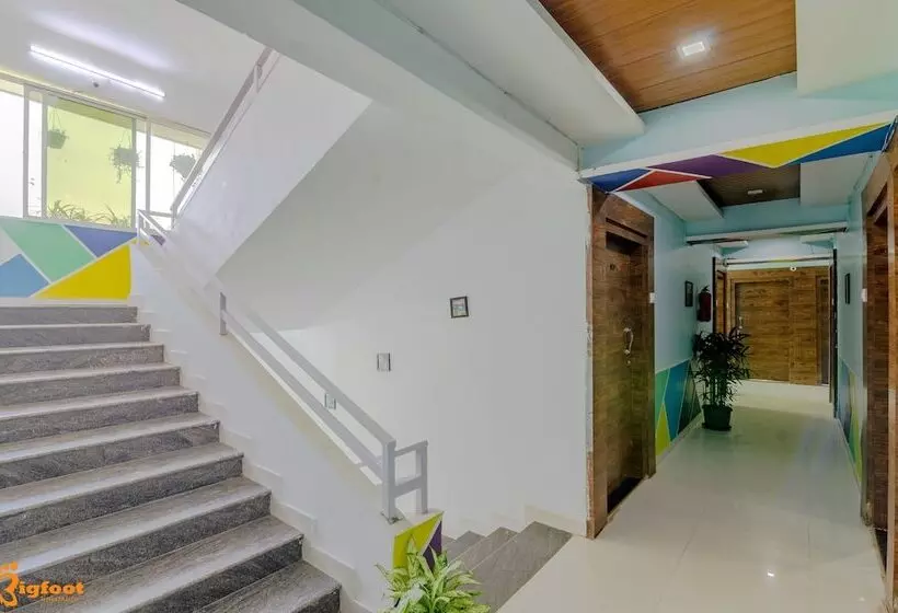 Hotelli White House Beach Resort, Nagaon