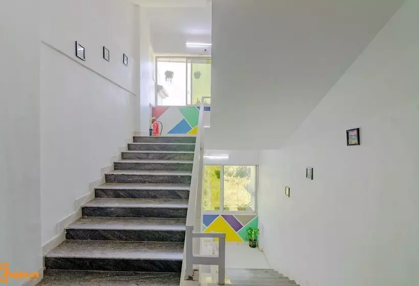 Hotelli White House Beach Resort, Nagaon