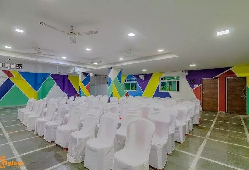 Hotelli White House Beach Resort, Nagaon