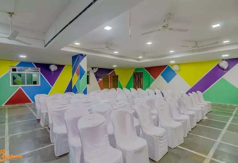 Hotelli White House Beach Resort, Nagaon