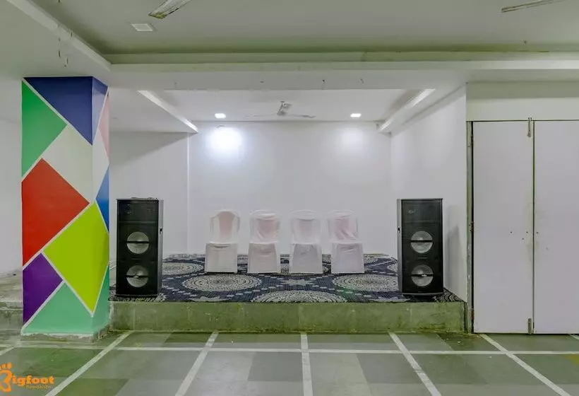 Hotelli White House Beach Resort, Nagaon