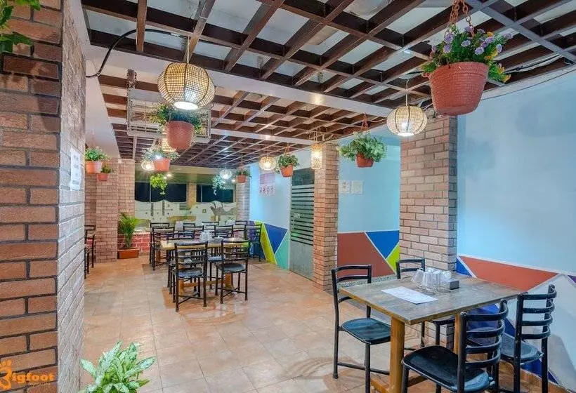 Hotelli White House Beach Resort, Nagaon