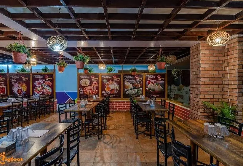 Hotelli White House Beach Resort, Nagaon