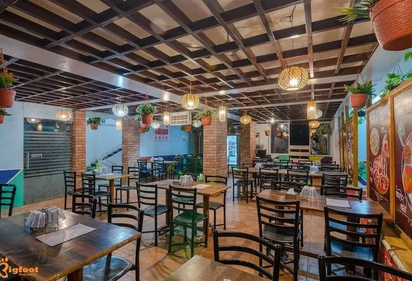 Hotelli White House Beach Resort, Nagaon