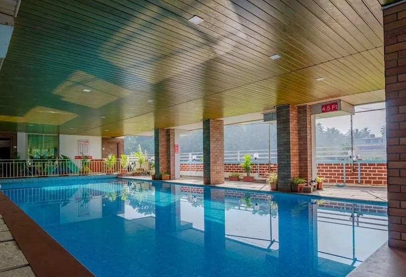 Hotelli White House Beach Resort, Nagaon