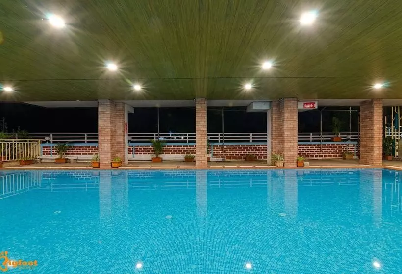 Hotelli White House Beach Resort, Nagaon