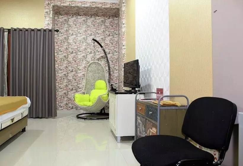 ホテル Zen Rooms Cipete Utara