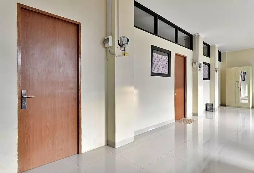 ホテル Zen Rooms Cipete Utara