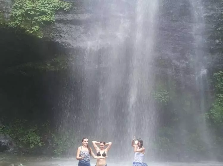 Majatalo Esa Di Kubu Homestay