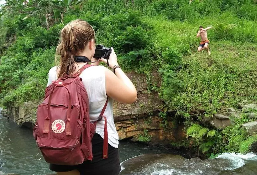 Majatalo Esa Di Kubu Homestay