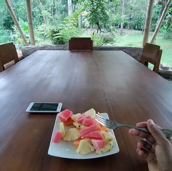 Majatalo Esa Di Kubu Homestay