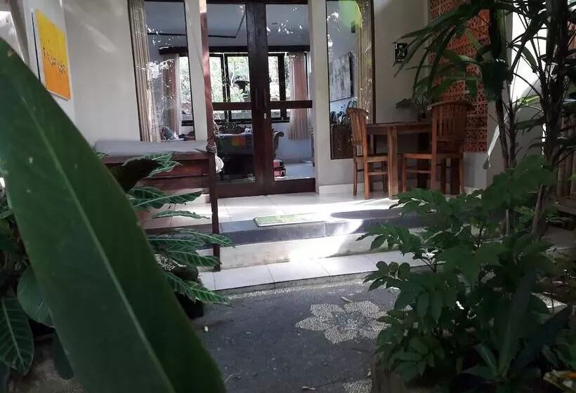 ペンション Widi House