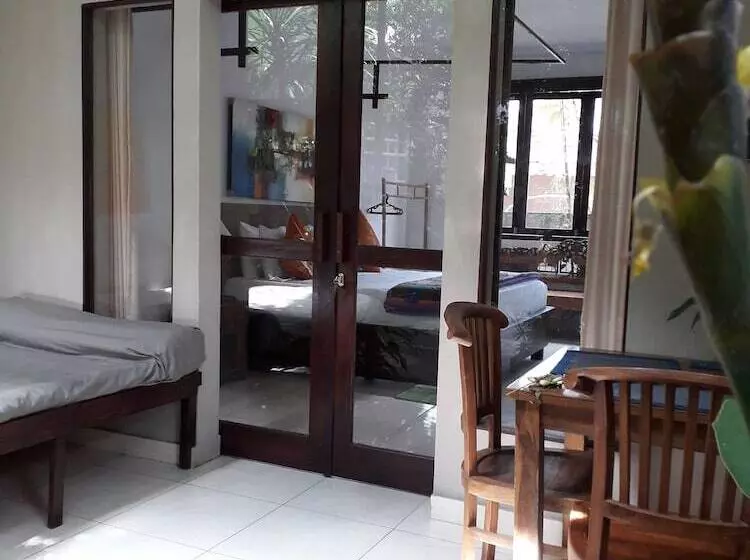 ペンション Widi House