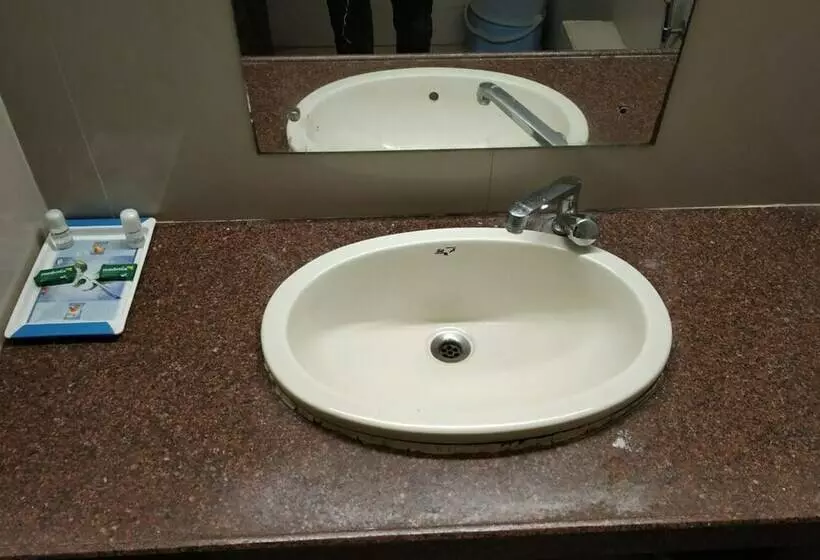 Fabhotel Rishivan