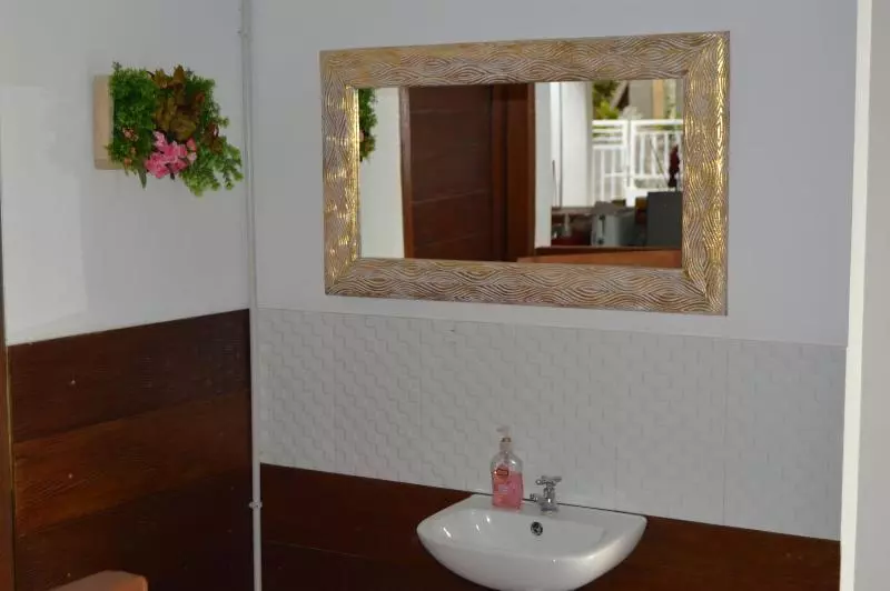 Askara Guest House   Hostel