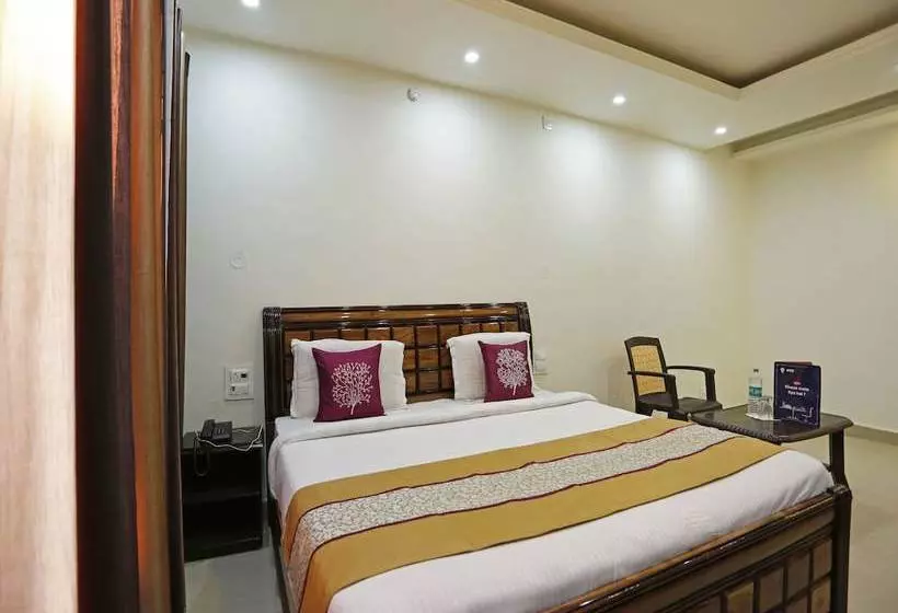 هتل Holiday Inn Guest House