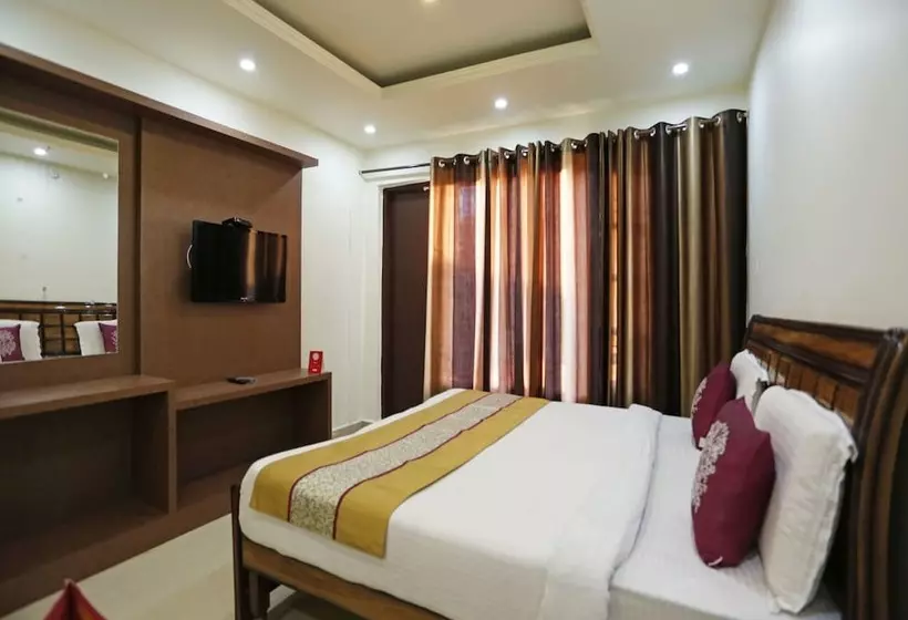 هتل Holiday Inn Guest House