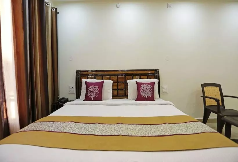 هتل Holiday Inn Guest House