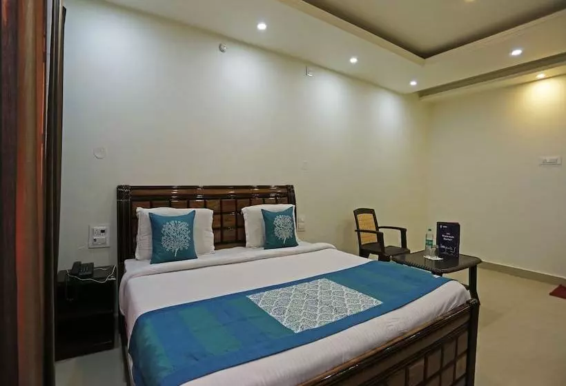 هتل Holiday Inn Guest House