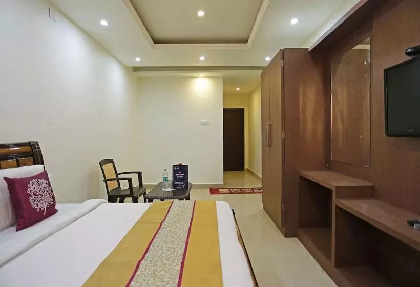 هتل Holiday Inn Guest House