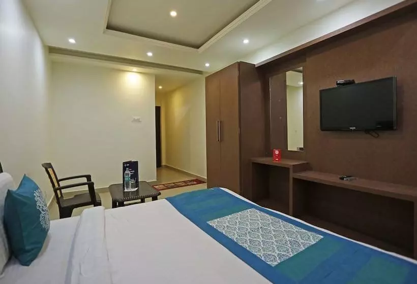 هتل Holiday Inn Guest House