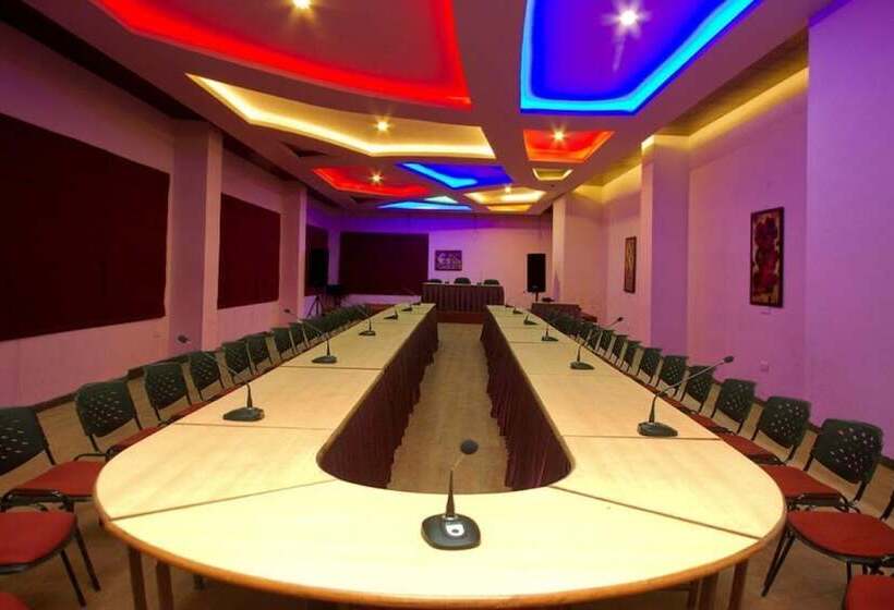 בית מלון כפרי Tuli Veer Bagh Resort