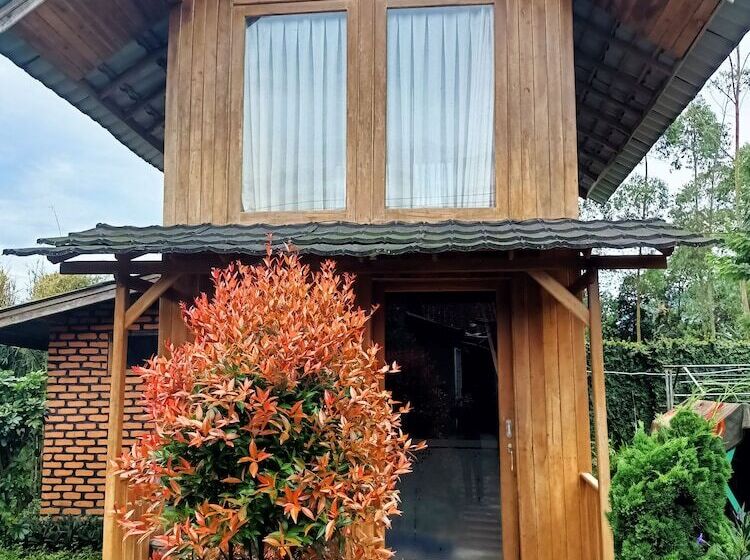 פנסיון Adk Papandayan Homestay & Tour