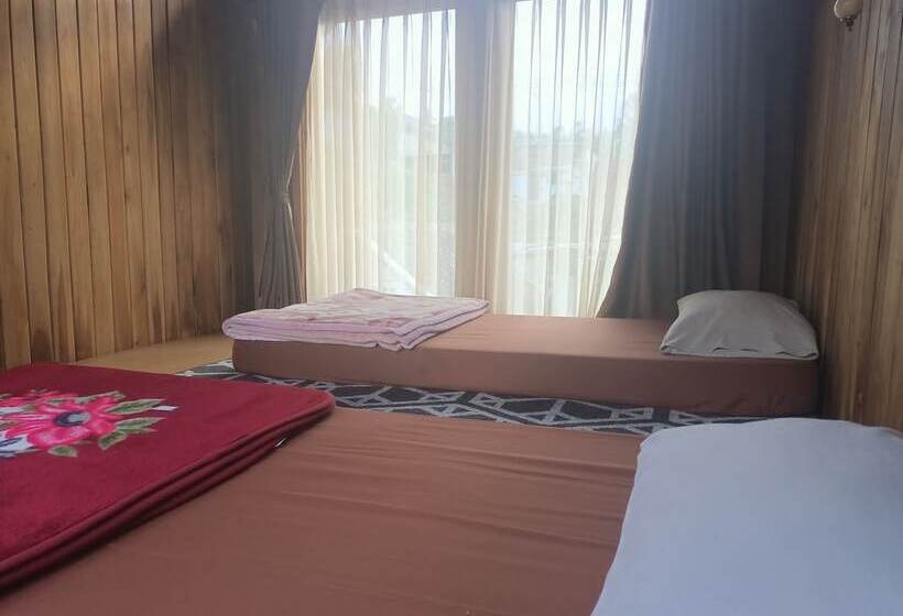 פנסיון Adk Papandayan Homestay & Tour