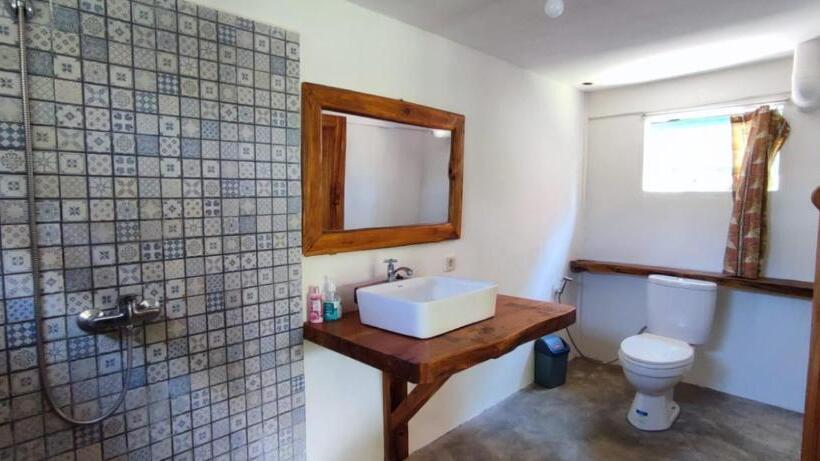 Vandrarhem Hakiki Inn Bungalows