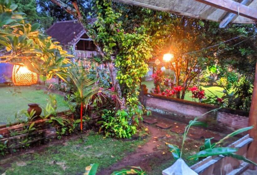 Vandrarhem Hakiki Inn Bungalows