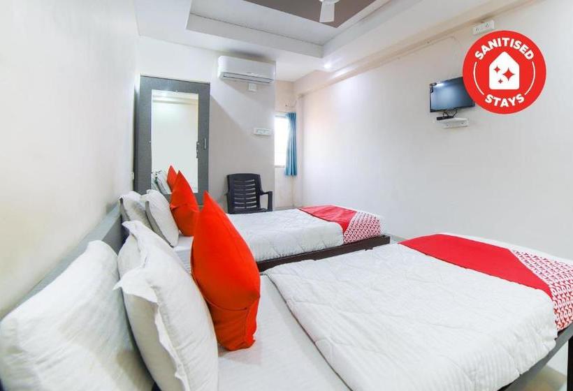 호텔 Oyo 69652 Om Restaurant And Guest House