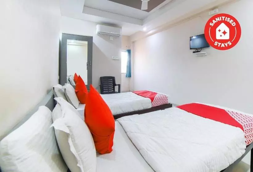 ホテル Oyo 69652 Om Restaurant And Guest House