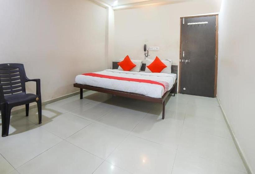 호텔 Oyo 69652 Om Restaurant And Guest House