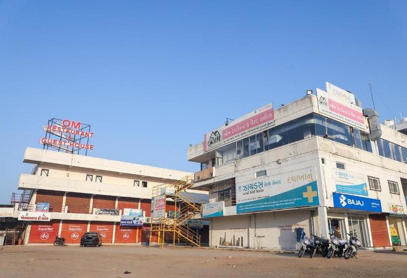 호텔 Oyo 69652 Om Restaurant And Guest House