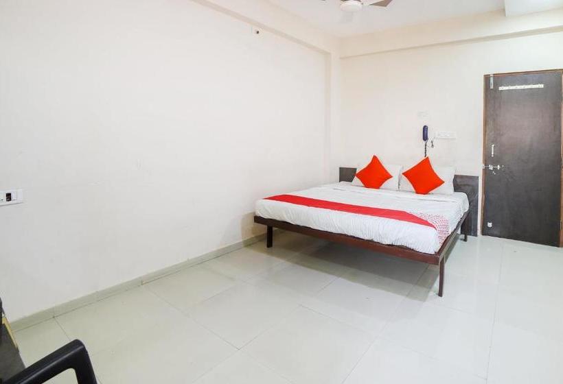 호텔 Oyo 69652 Om Restaurant And Guest House