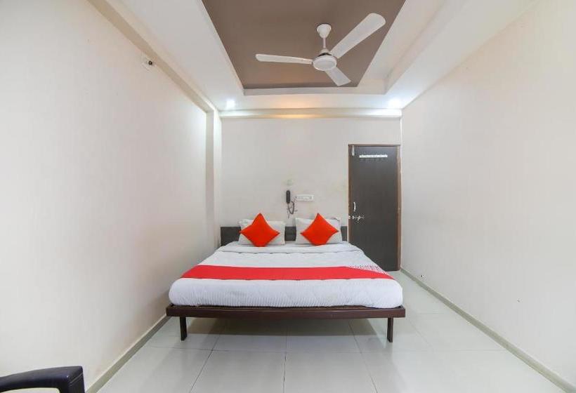 호텔 Oyo 69652 Om Restaurant And Guest House