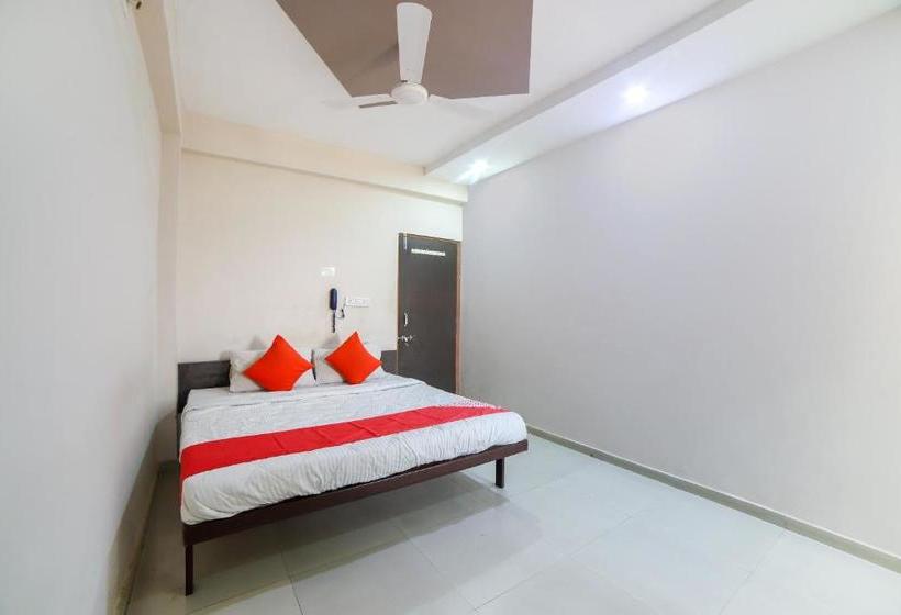 호텔 Oyo 69652 Om Restaurant And Guest House