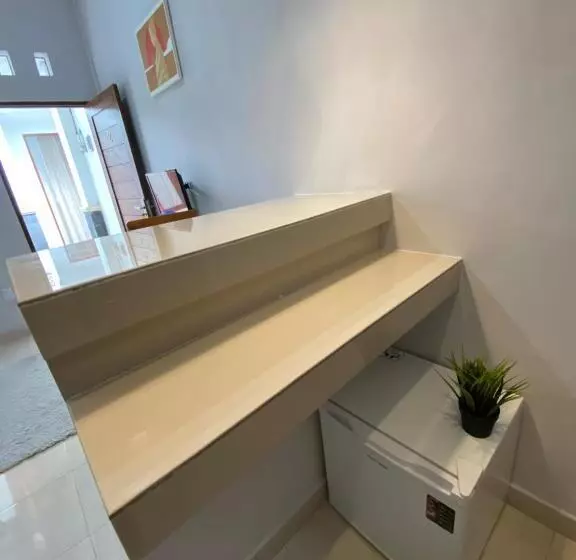 ペンション Lagriya Guest House