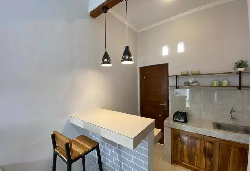 ペンション Lagriya Guest House
